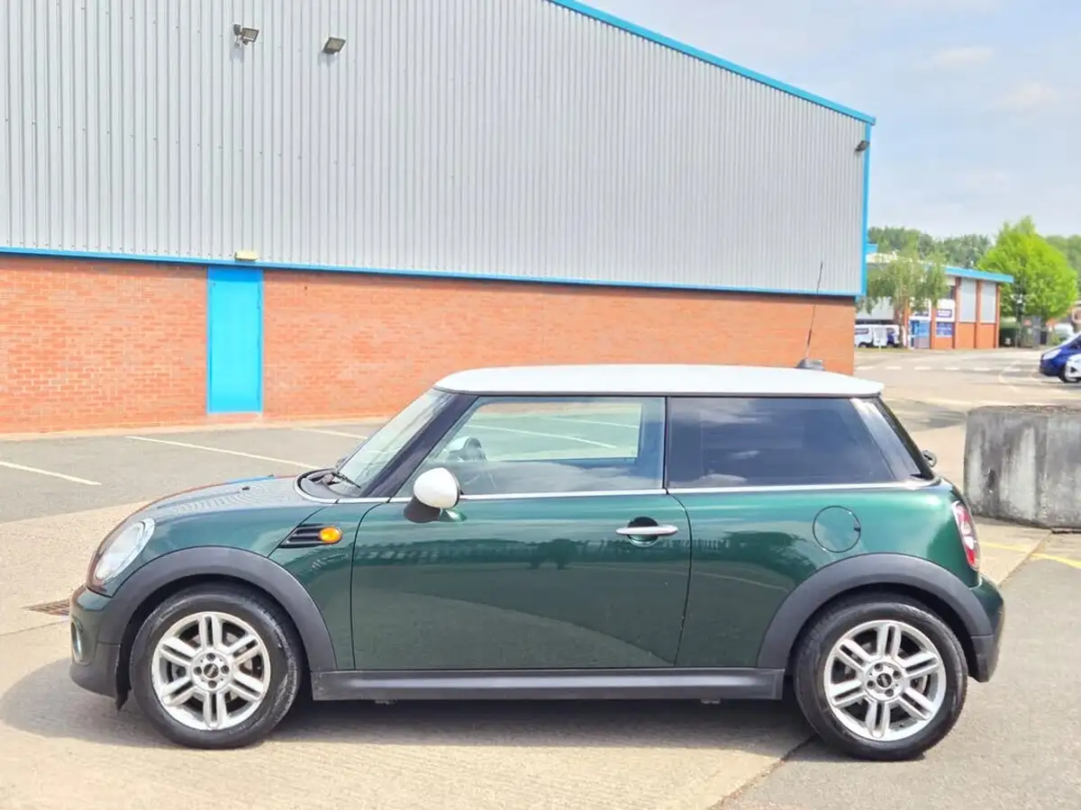 2012-mini-cooper-16-cooper-122bhp-hatchback-3d-big-7