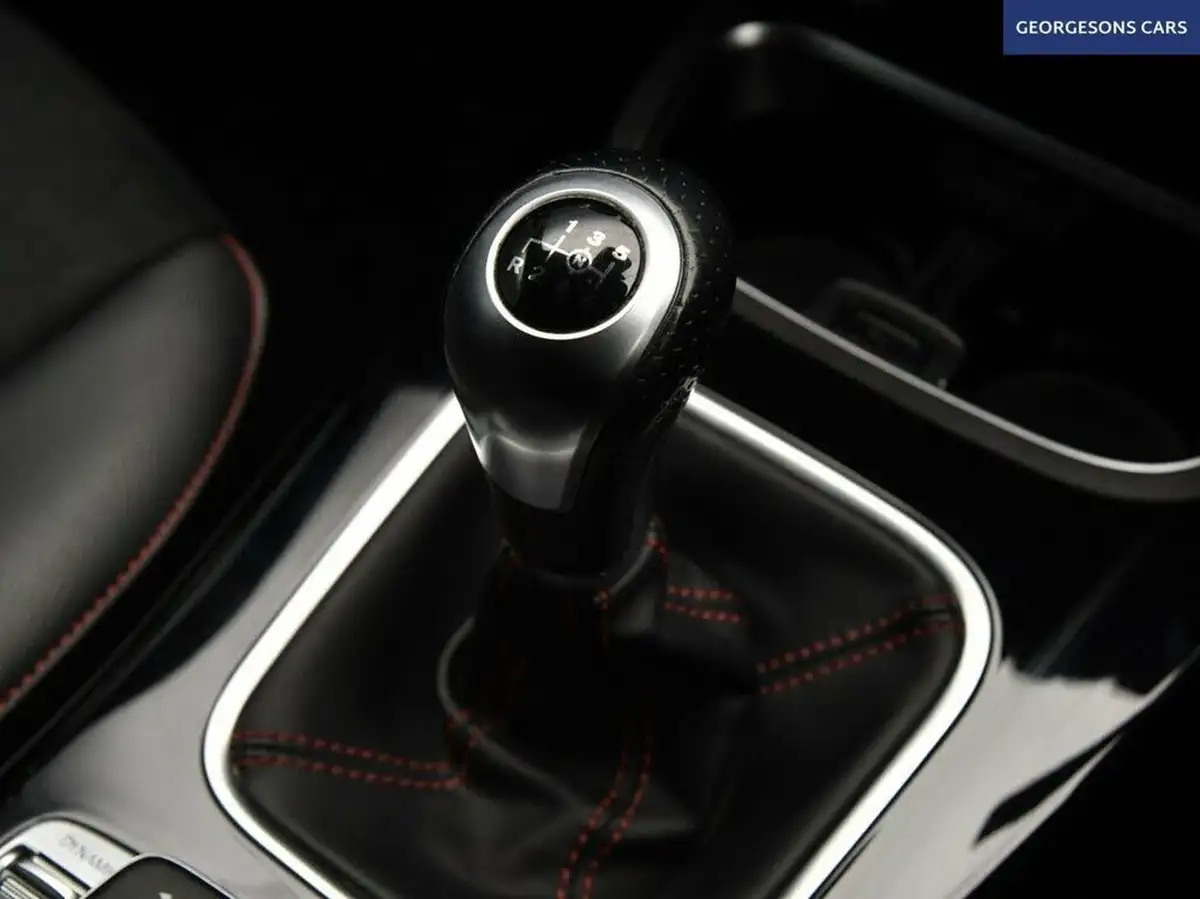 2020-mercedes-benz-a-class-13-a200-amg-line-hatchback-5d-big-35
