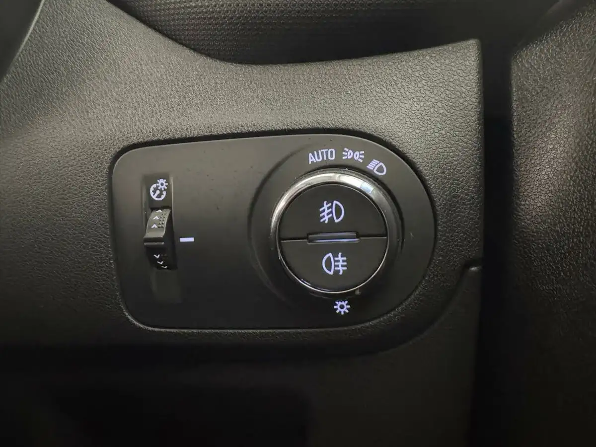2022-vauxhall-crossland-15-ultimate-120ps-auto-big-17