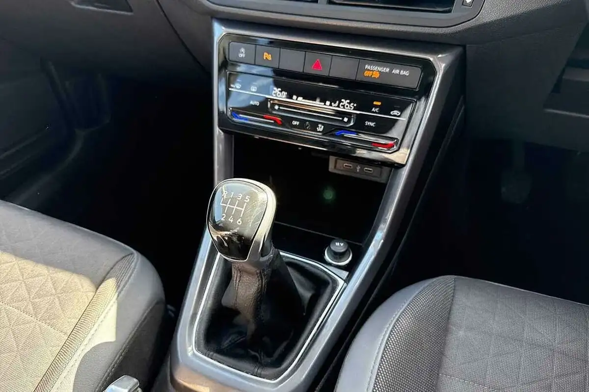 2022-volkswagen-t-cross-10-tsi-sel-big-16