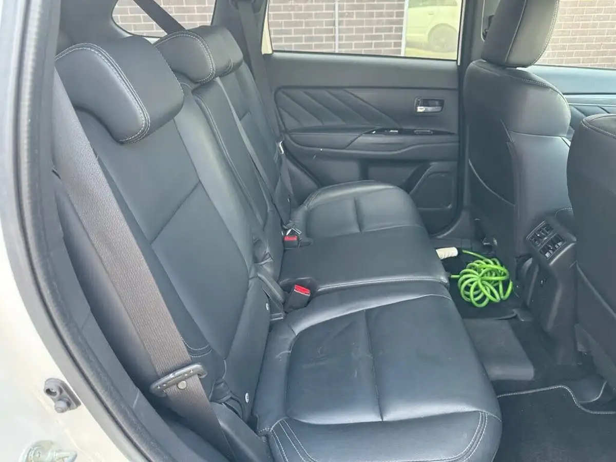 2019-mitsubishi-outlander-24-4h-phev-big-24