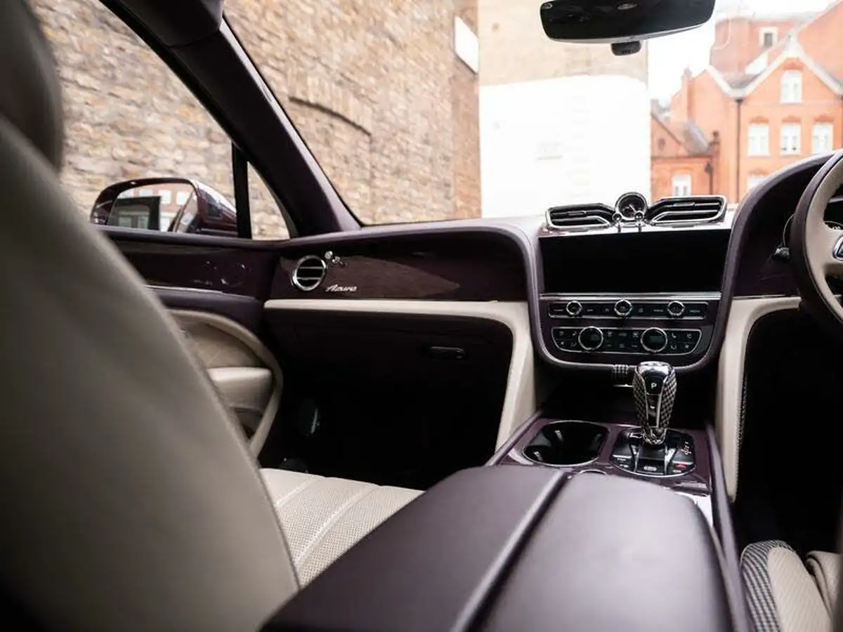 2023-bentley-bentayga-40-v8-extended-wheelbase-azure-big-32