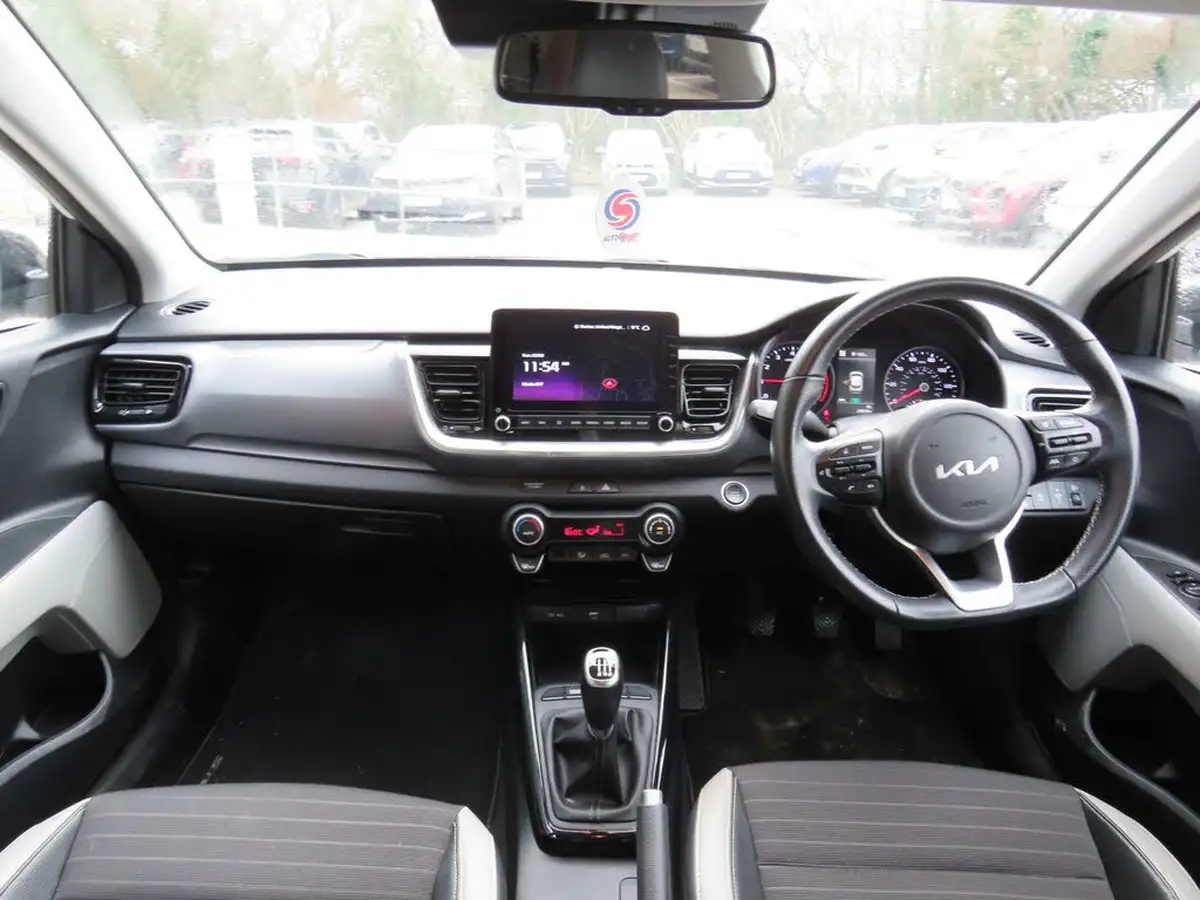 2022-kia-stonic-10-t-gdi-connect-big-9