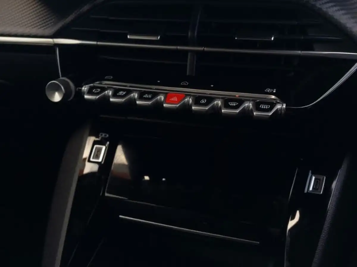 2023-peugeot-2008-suv-12-puretech-allure-big-15
