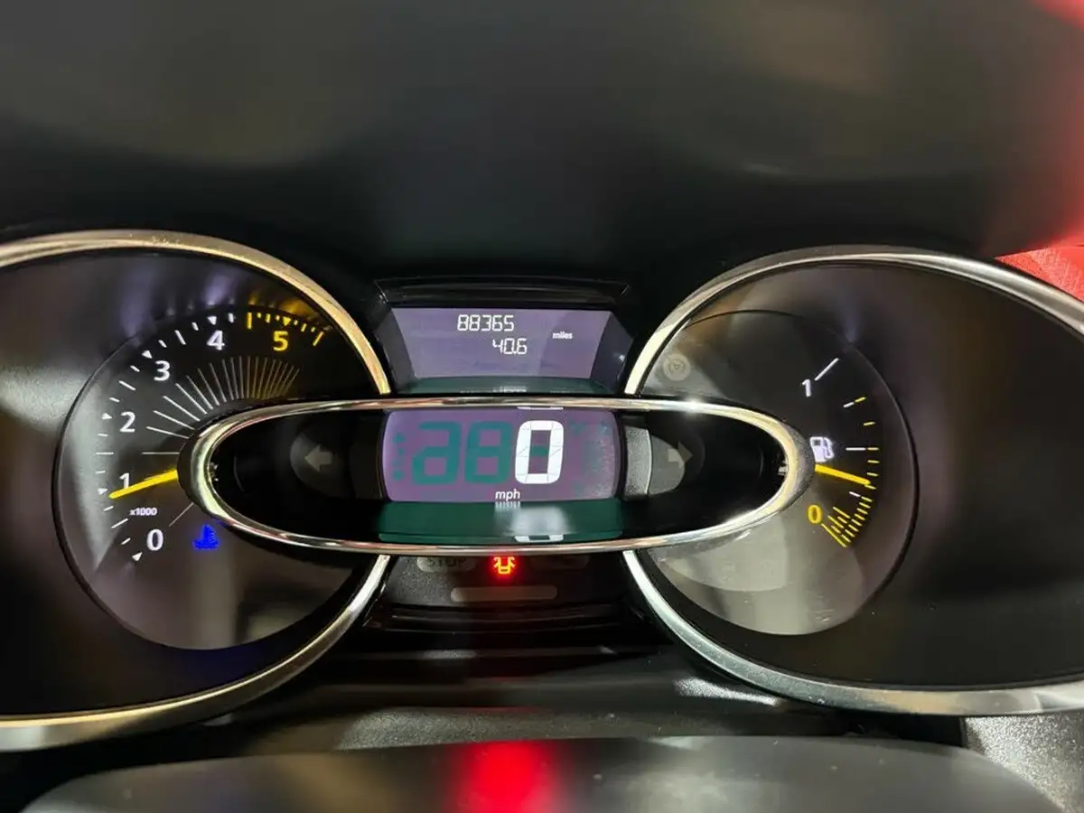 2014-renault-clio-15dci-dynamique-s-medianavss-big-20