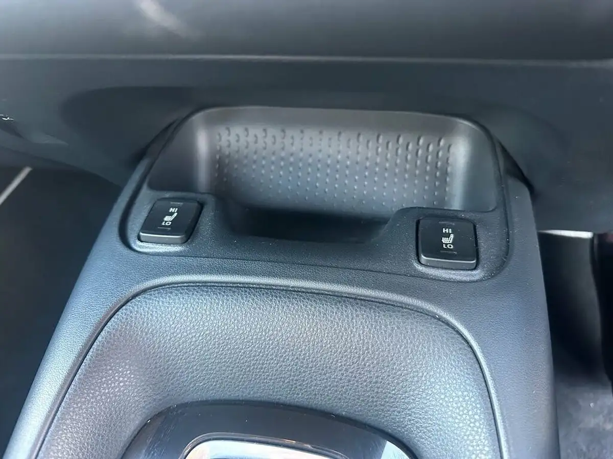 2020-toyota-corolla-18-vvt-i-icon-tech-saloon-4d-big-32