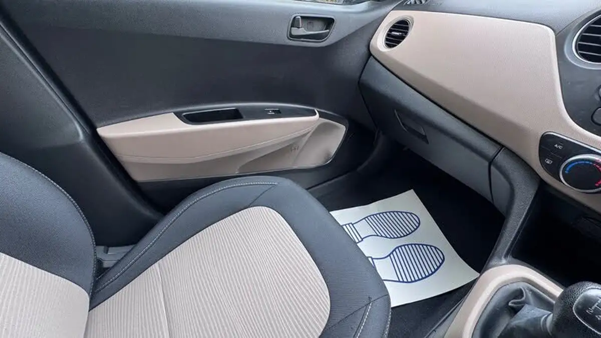 2016-hyundai-i10-10-s-air-big-26