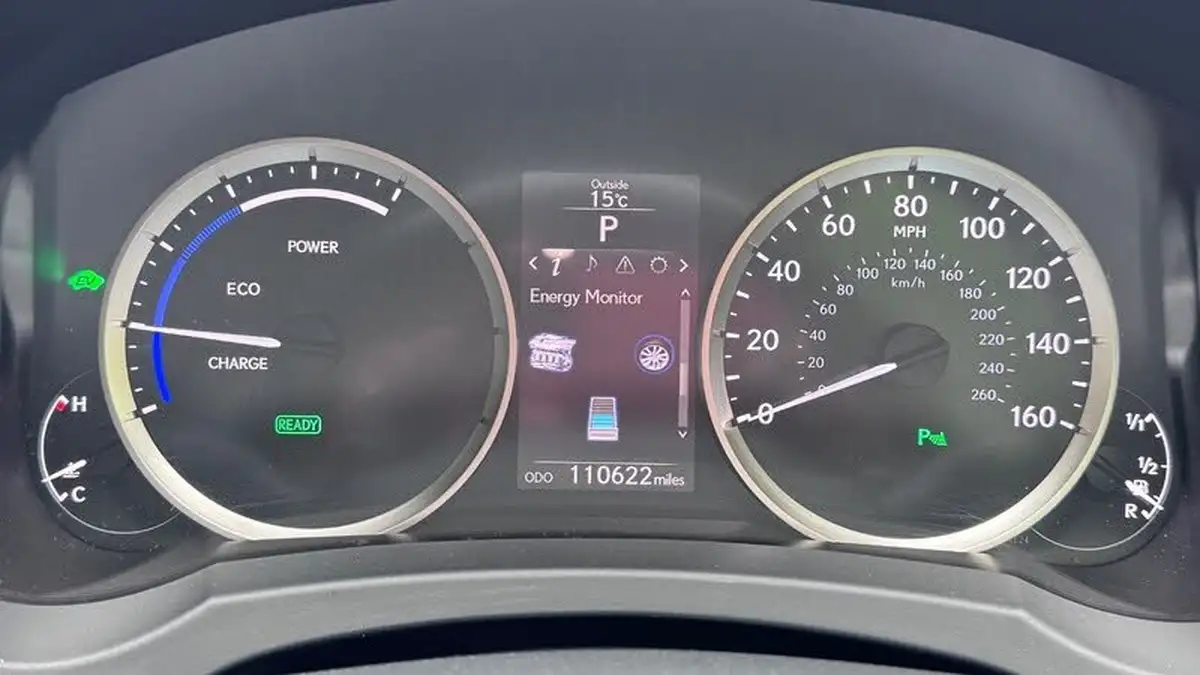 2015-lexus-is-300h-25-sport-big-43