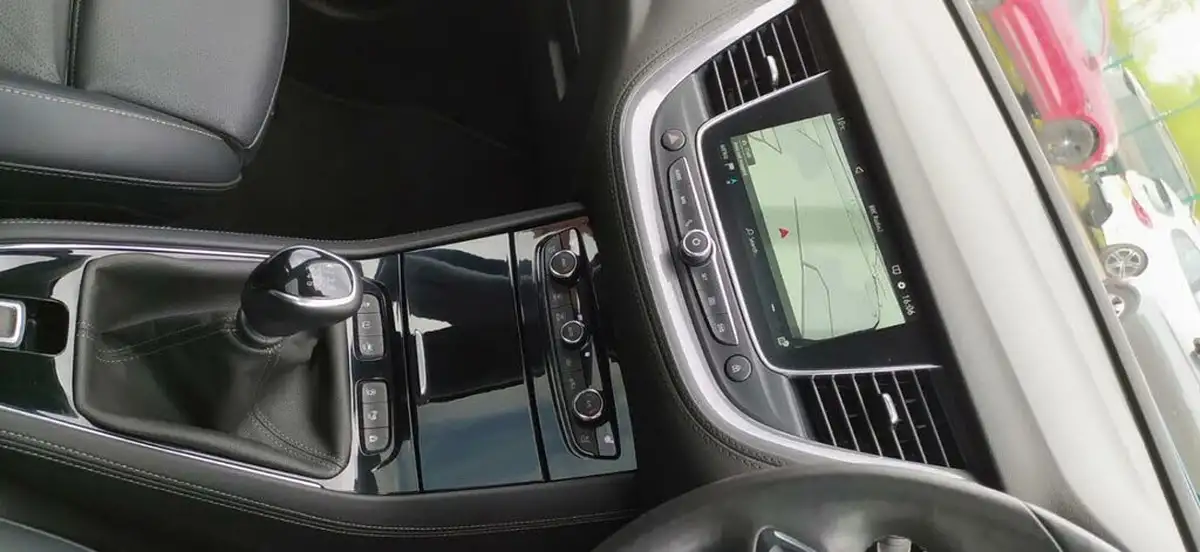 2020-vauxhall-grandland-x-12-elite-nav-big-43