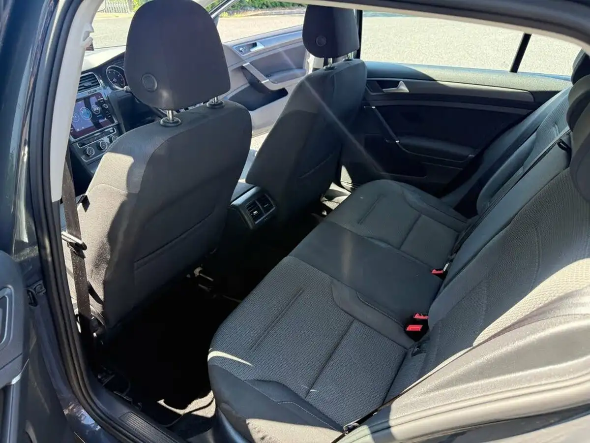 2018-volkswagen-golf-10-tsi-se-115ps-hatchback-5d-big-31