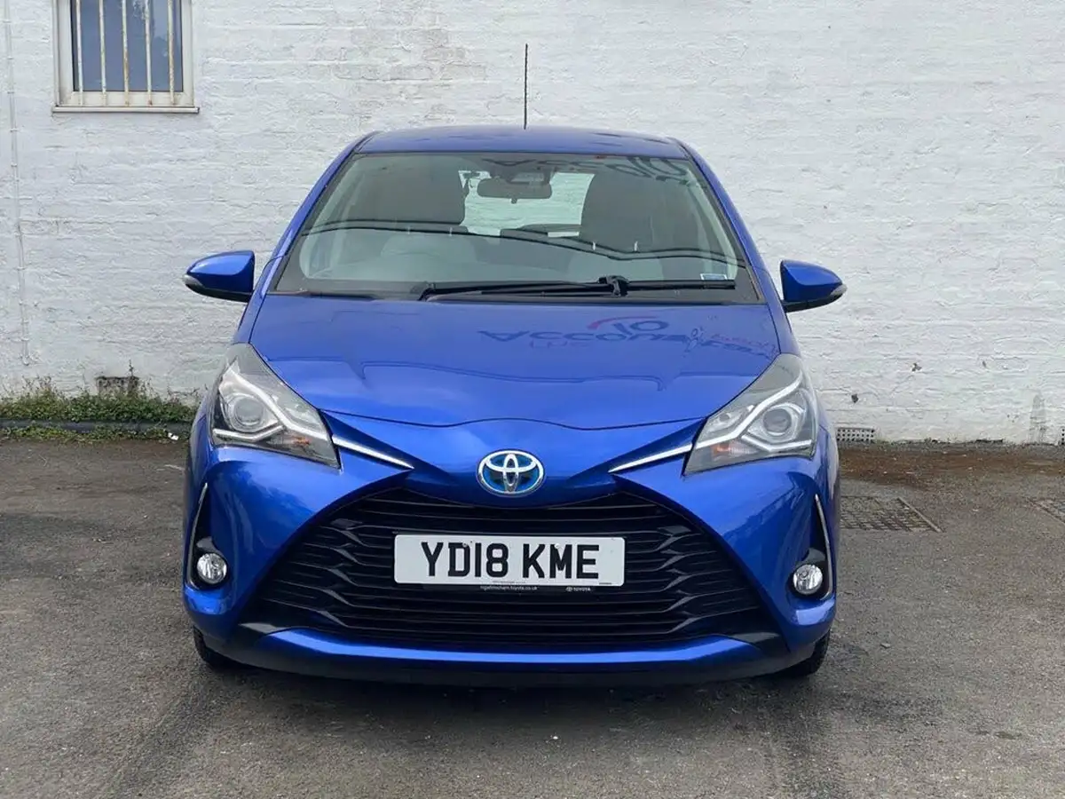 2018-toyota-yaris-15-vvt-i-icon-navi-hybrid-big-5