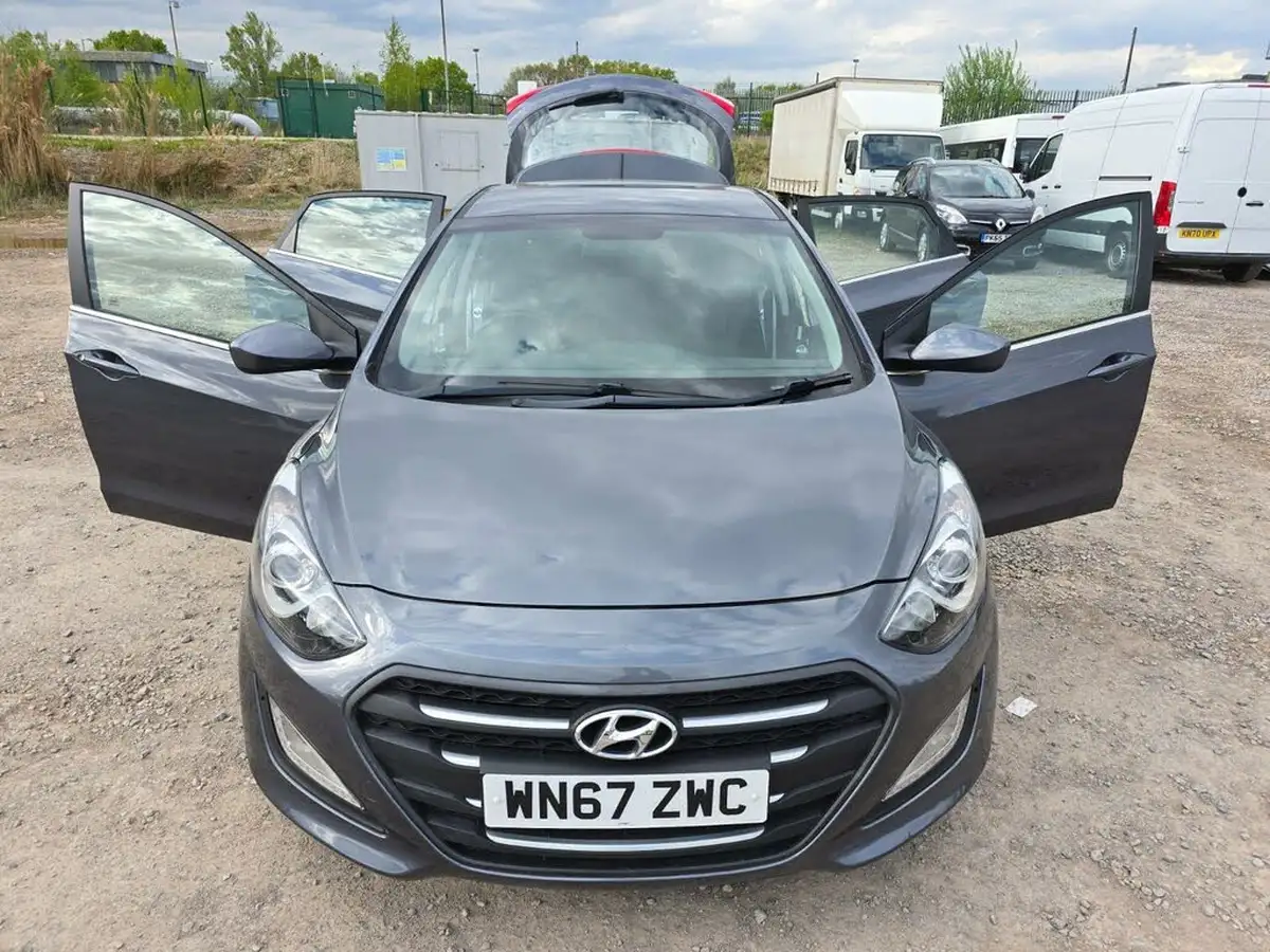 2017-hyundai-i30-16crdi-se-110ps-blue-drive-hatchback-dct-big-6
