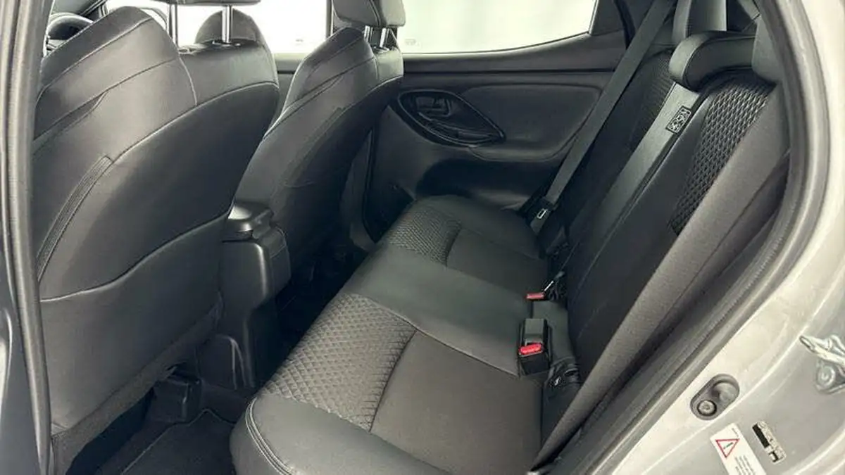 2022-toyota-yaris-15-vvt-i-dynamic-big-31