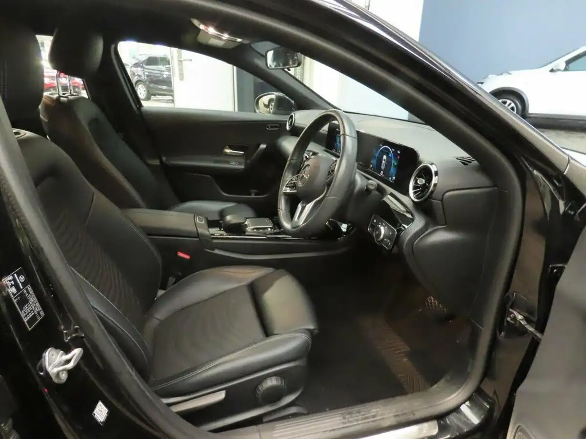 2020-mercedes-benz-a-class-15d-a180d-se-7g-dct-big-9