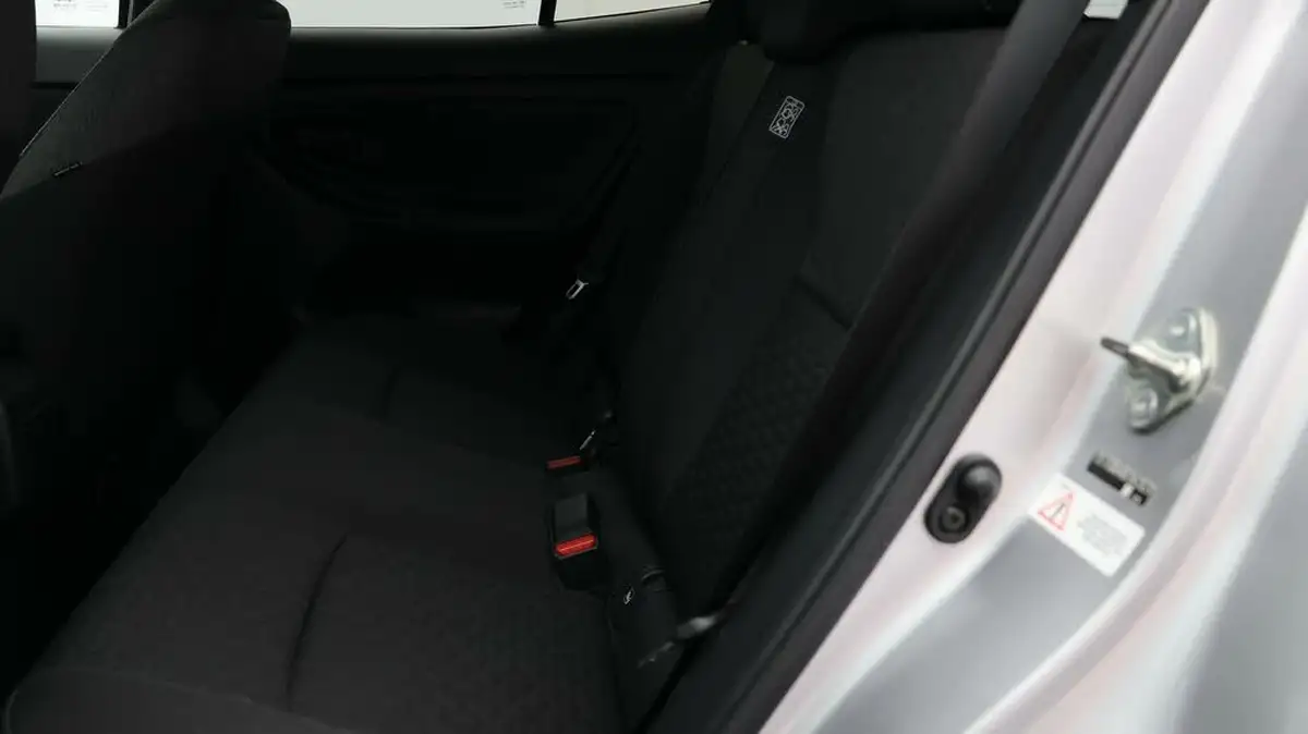 2024-toyota-yaris-cross-15-vvt-i-design-big-15