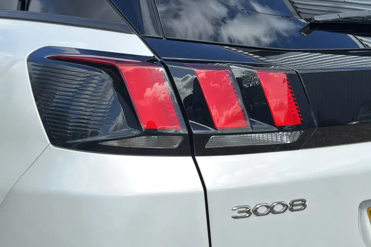 2023-peugeot-3008-suv-12-puretech-allure-premium-eat8-big-26