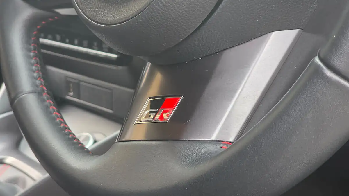 2021-toyota-yaris-16-gr-circuit-pack-big-13