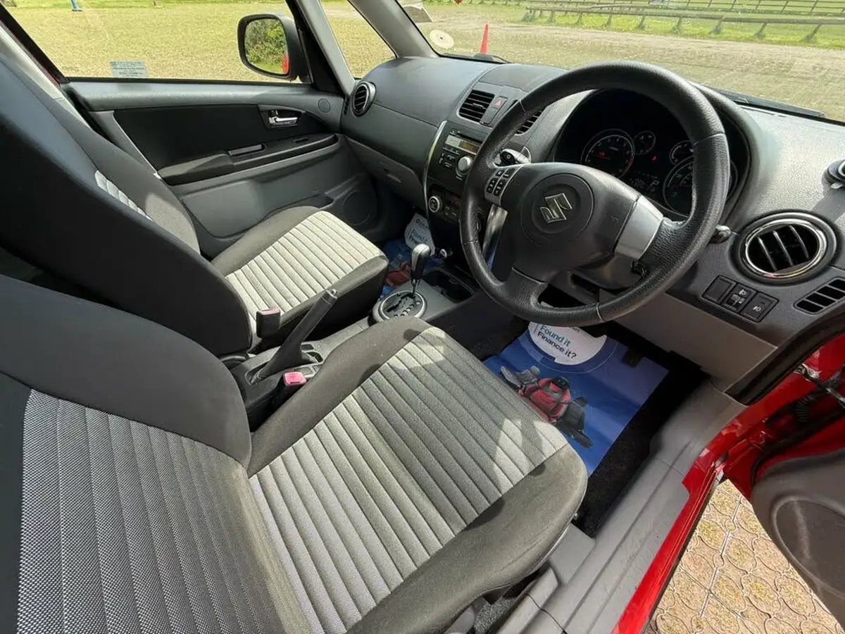 2013-suzuki-sx4-big-8