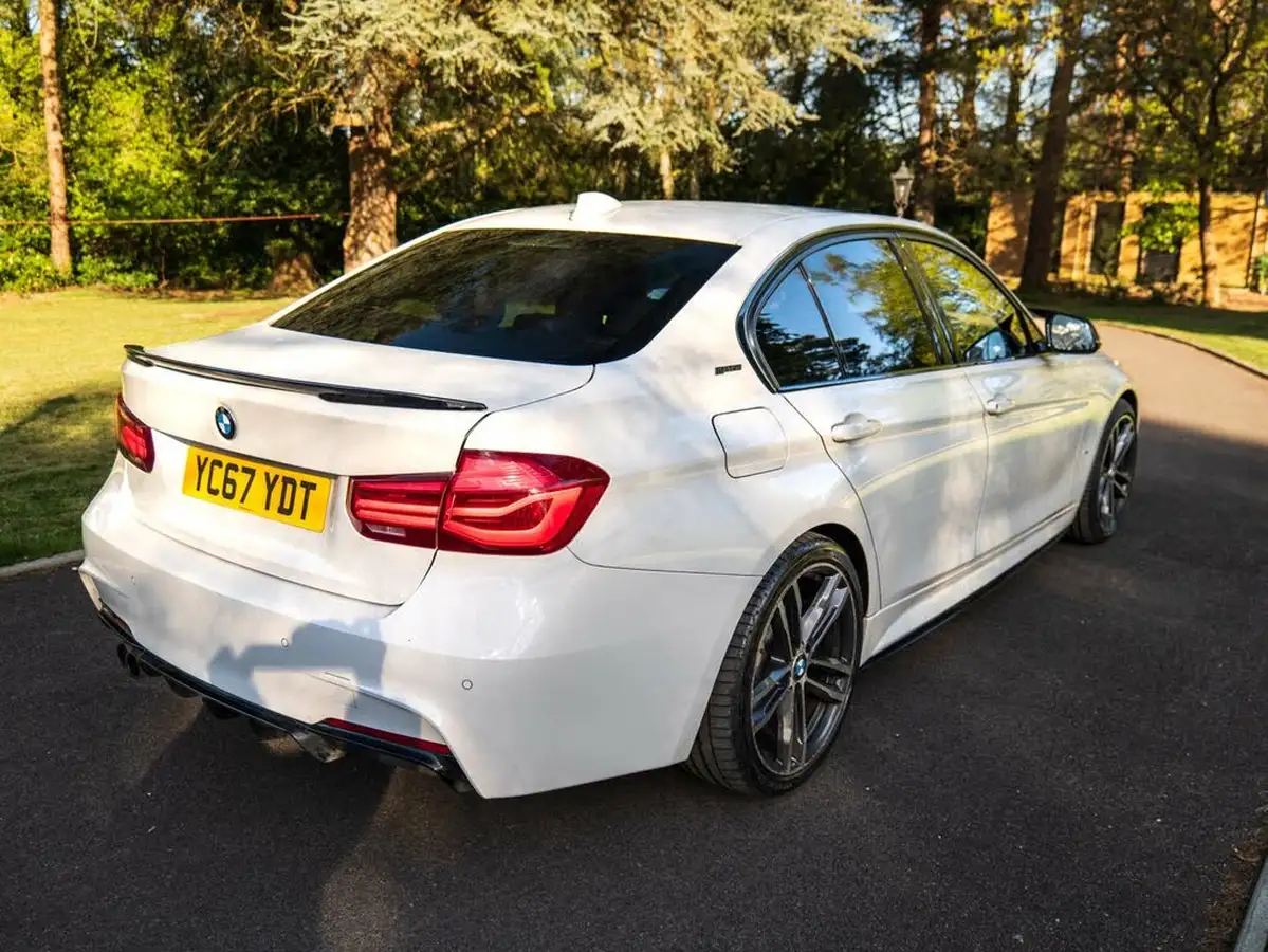 2017-bmw-3-series-20-330e-m-sport-shadow-edition-big-5