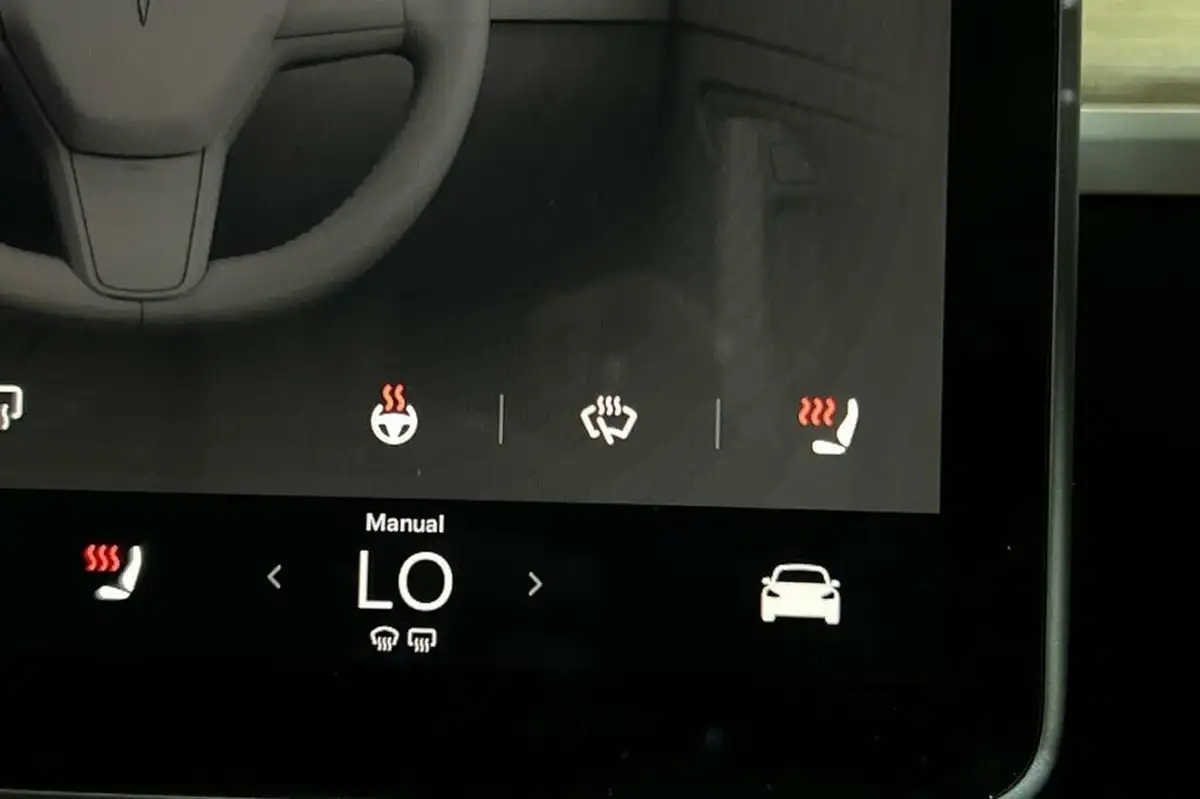 2023-tesla-model-y-e-rwd-big-16