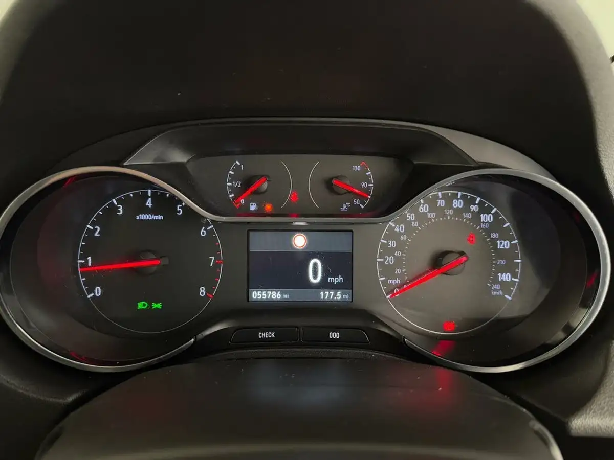 2021-vauxhall-grandland-x-15td-elite-nav-big-37