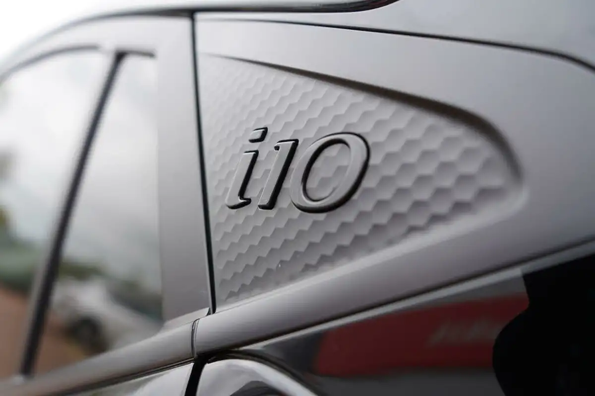 2023-hyundai-i10-10-premium-big-28