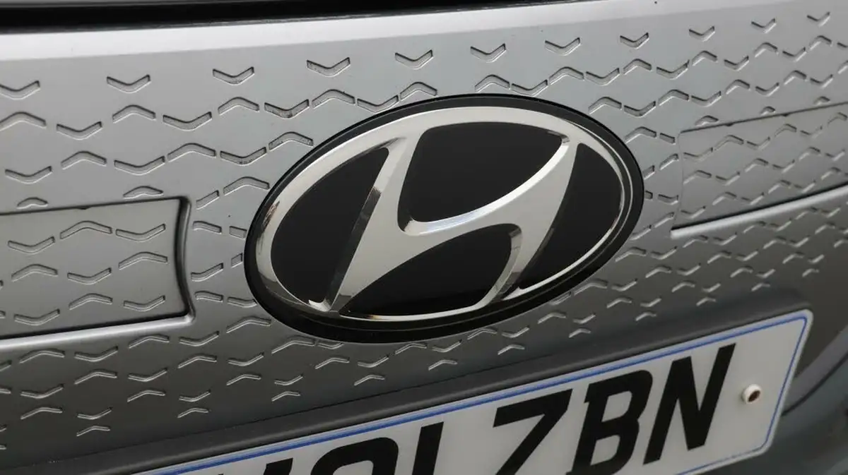 2021-hyundai-ioniq-e-premium-se-electric-100kw-big-23