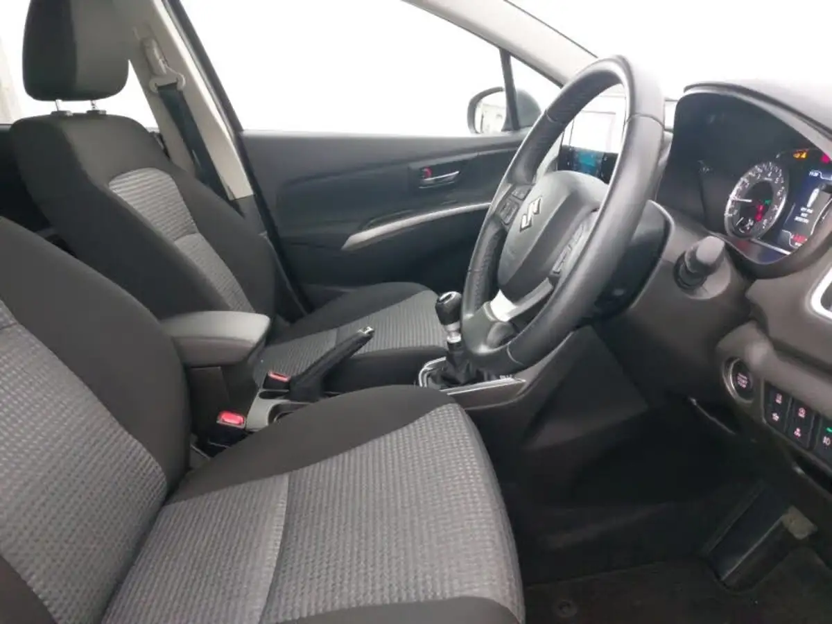 2023-suzuki-s-cross-14-boosterjet-motion-big-10
