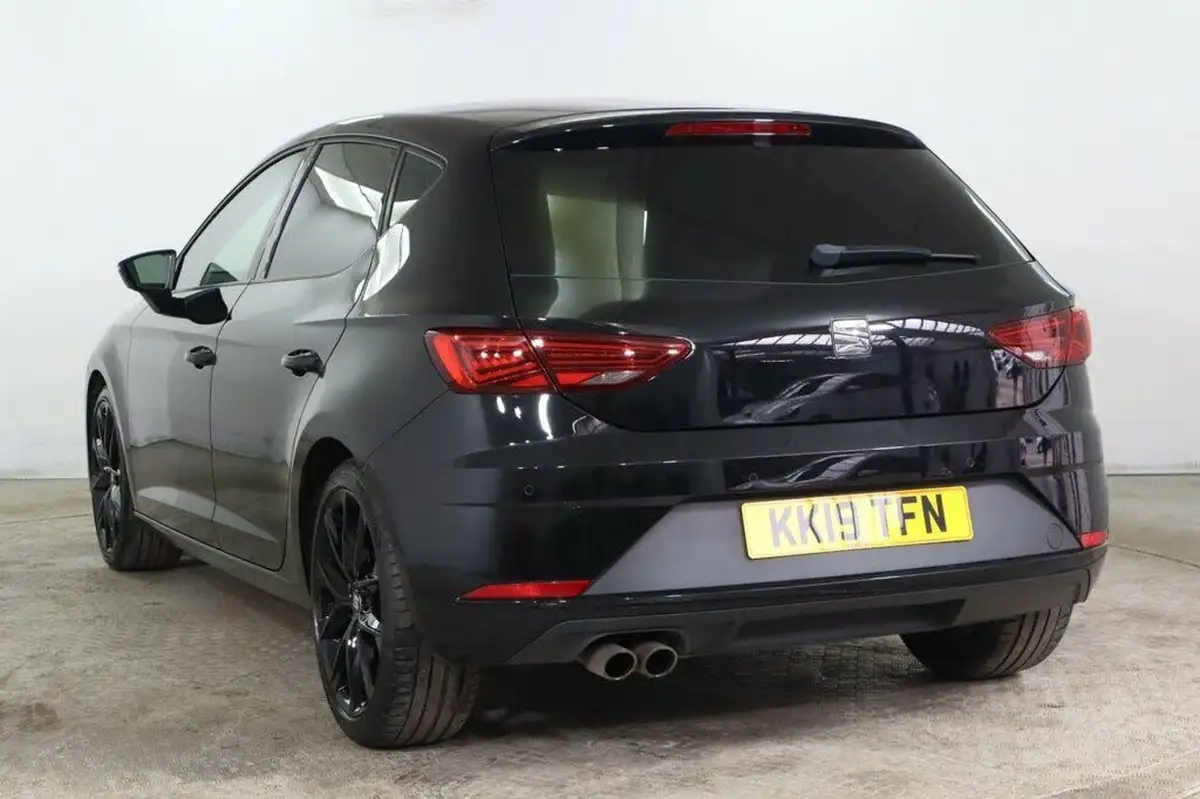 2019-seat-leon-20-tsi-fr-sport-hatchback-big-3