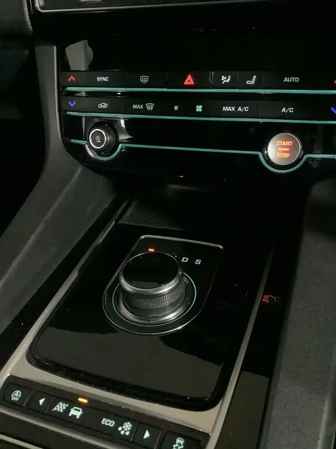 2017-jaguar-f-pace-20i-prestige-250ps-1997cc-big-24