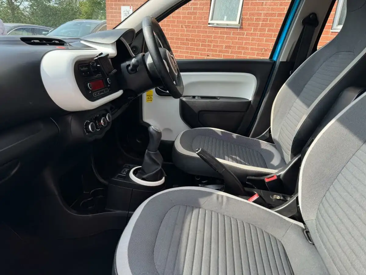 2015-renault-twingo-10-sce-play-big-22