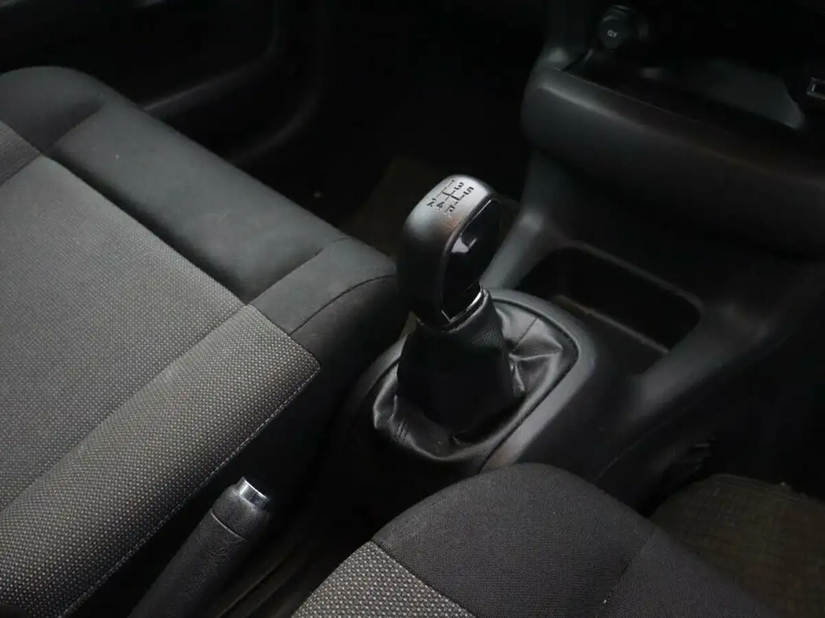 2015-citroen-c4-cactus-16bluehdi-feel-big-14