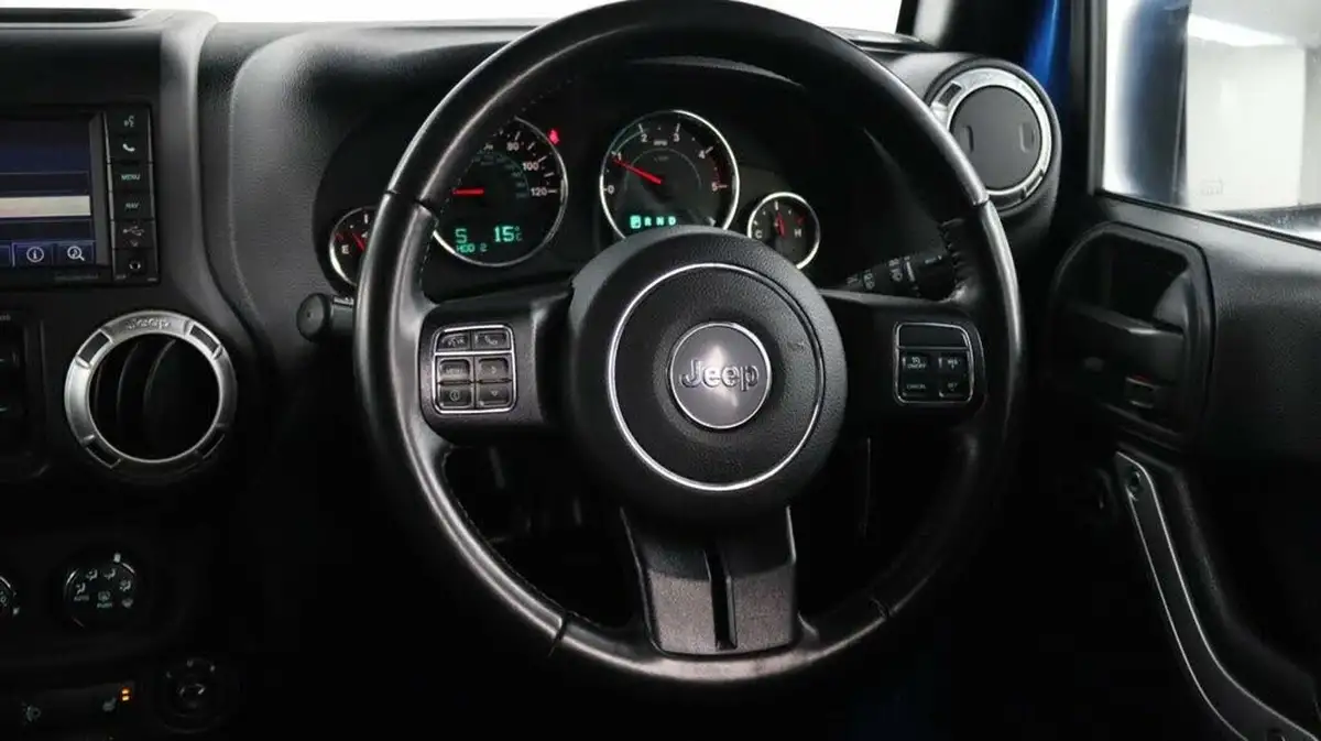 2016-jeep-wrangler-28crd-overland-5d-big-45