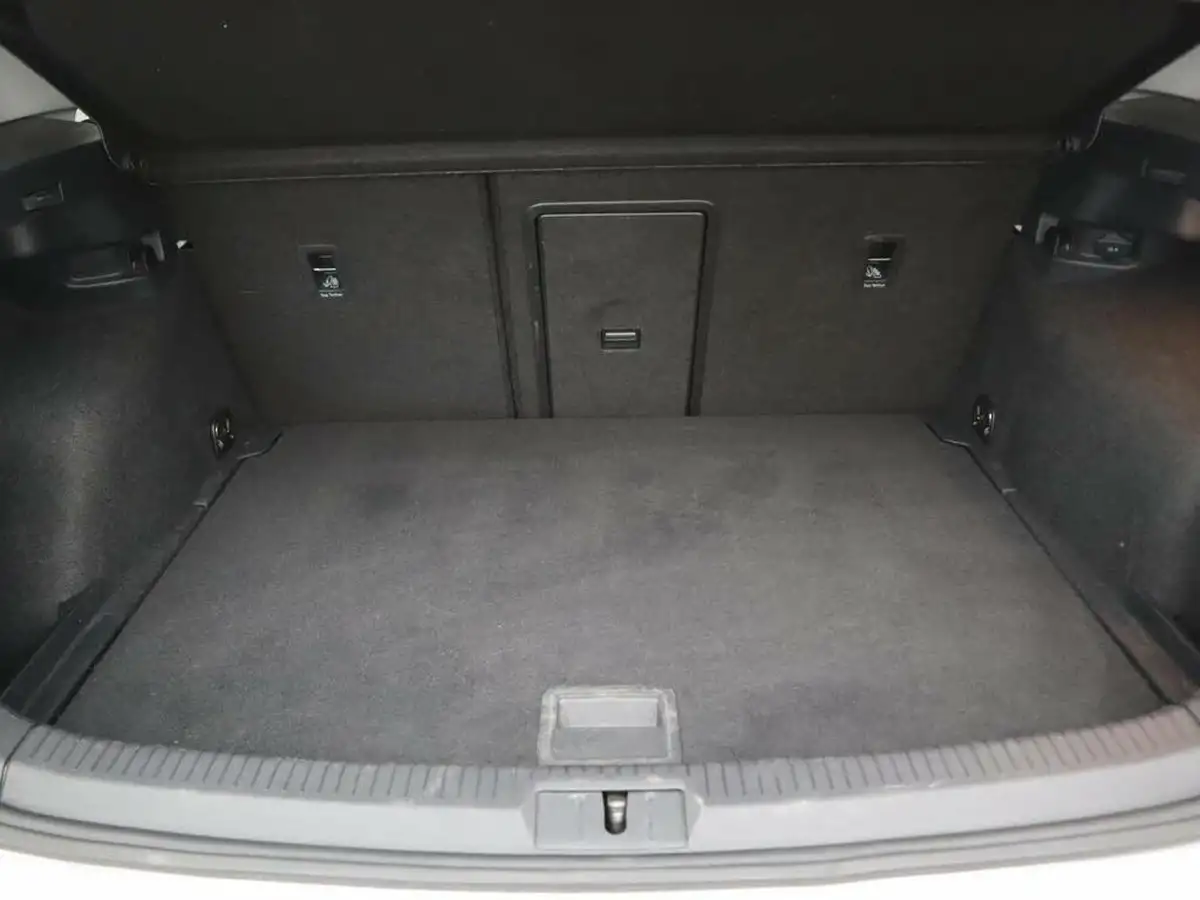2019-volkswagen-golf-15-tsi-se-nav-130ps-hatchback-5d-dsg-big-6