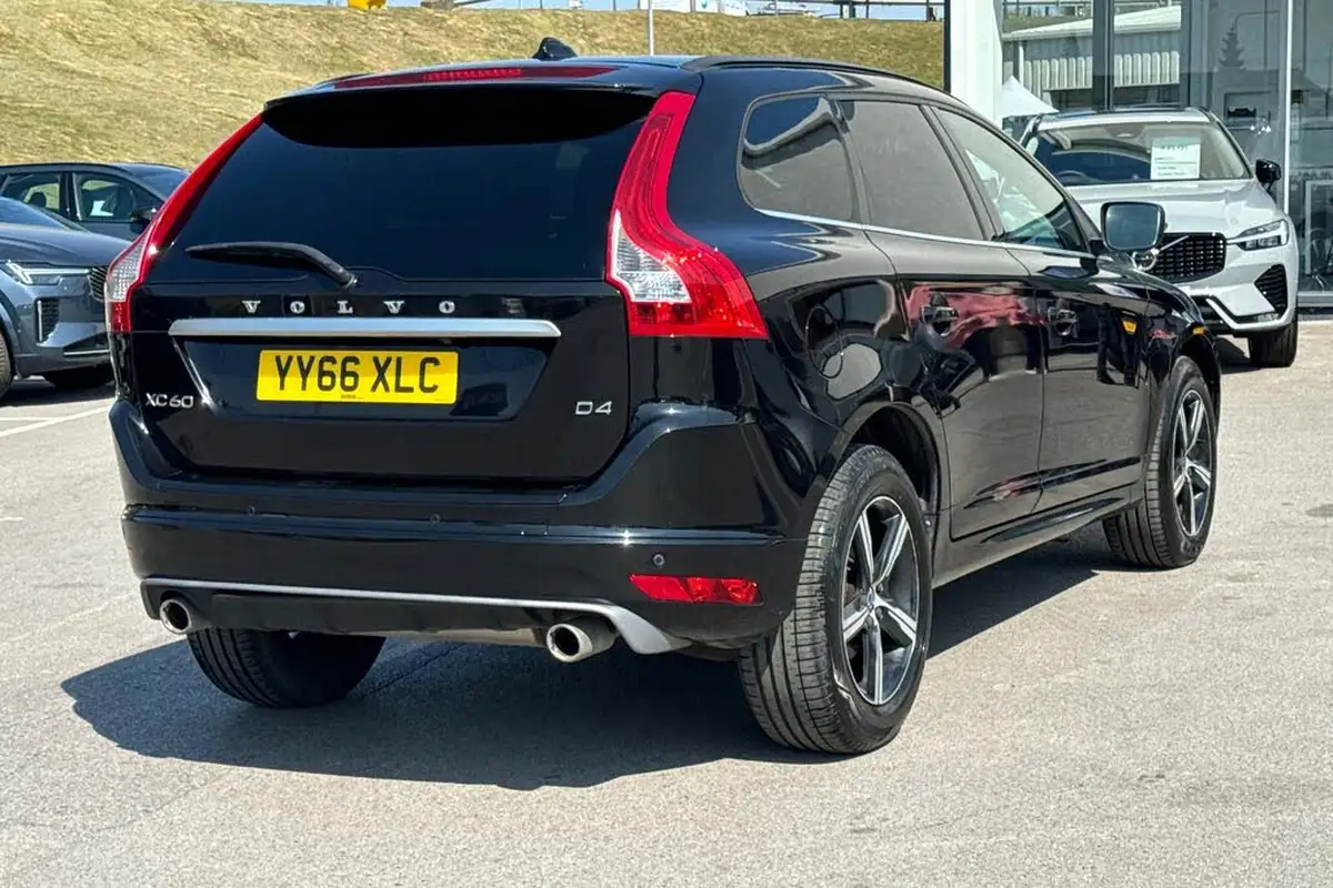 2016-volvo-xc60-20td-d4-r-design-nav-geartronic-big-39
