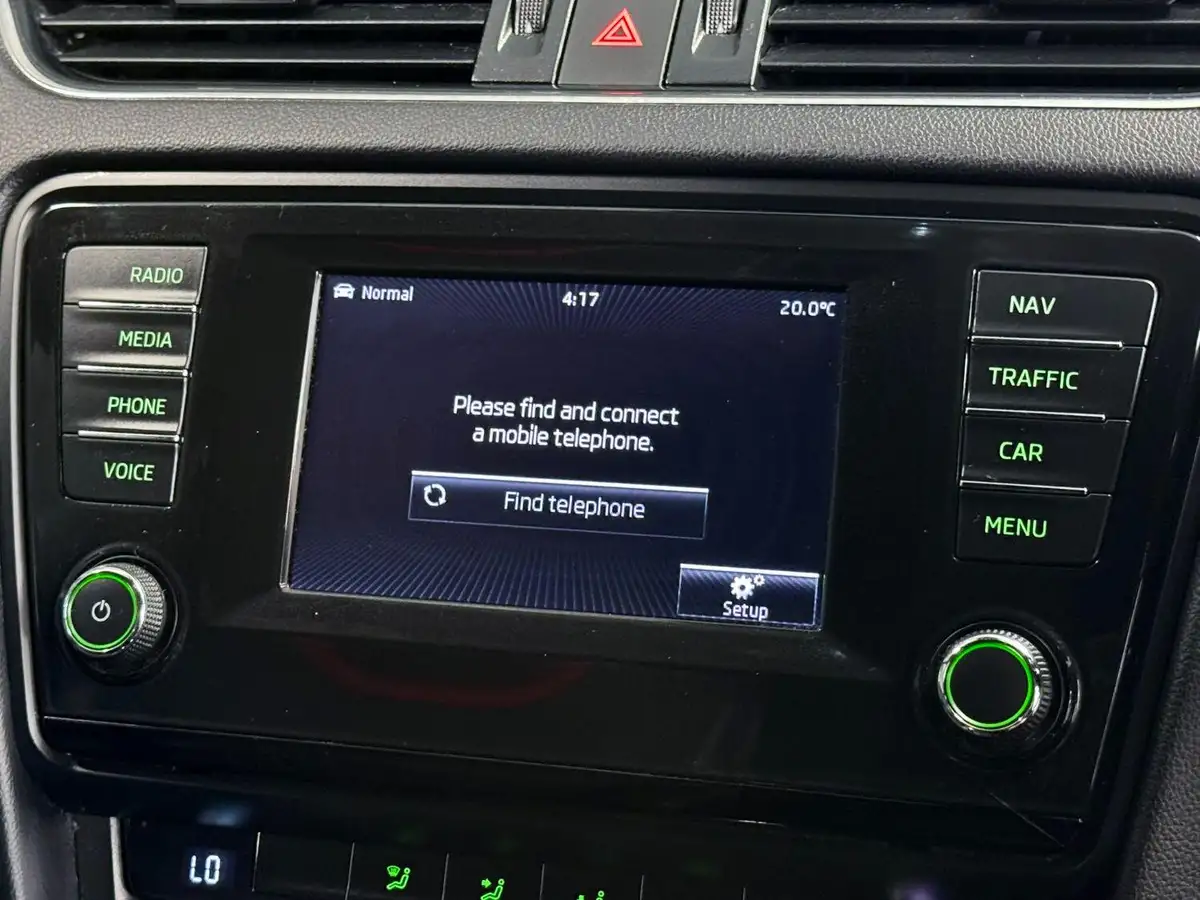 2014-skoda-octavia-20tdi-vrs-estate-dsg-big-44