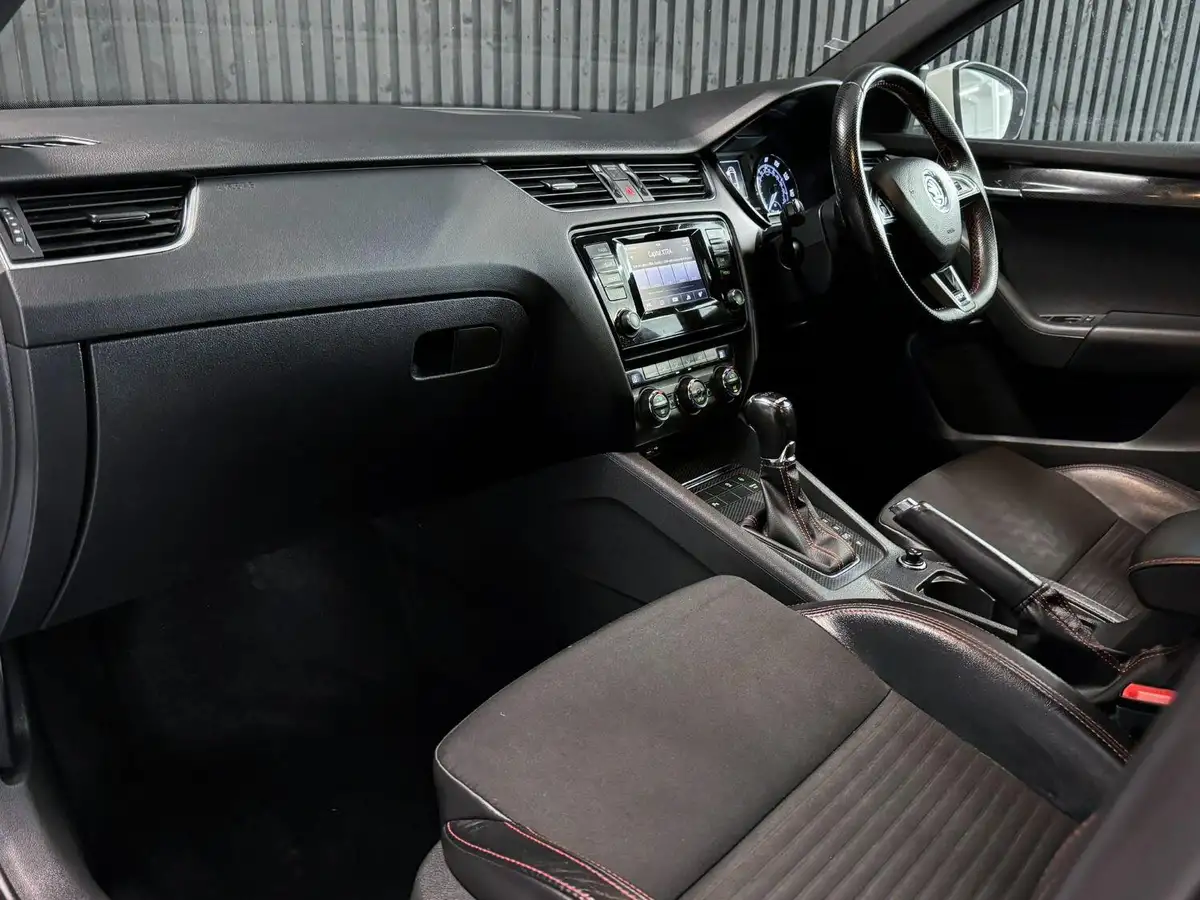 2014-skoda-octavia-20tdi-vrs-estate-dsg-big-20