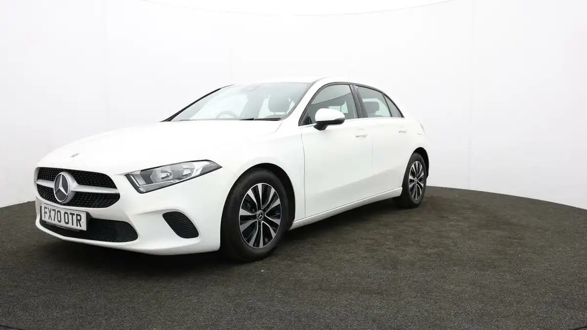 2020-mercedes-benz-a-class-15d-a180d-se-big-51
