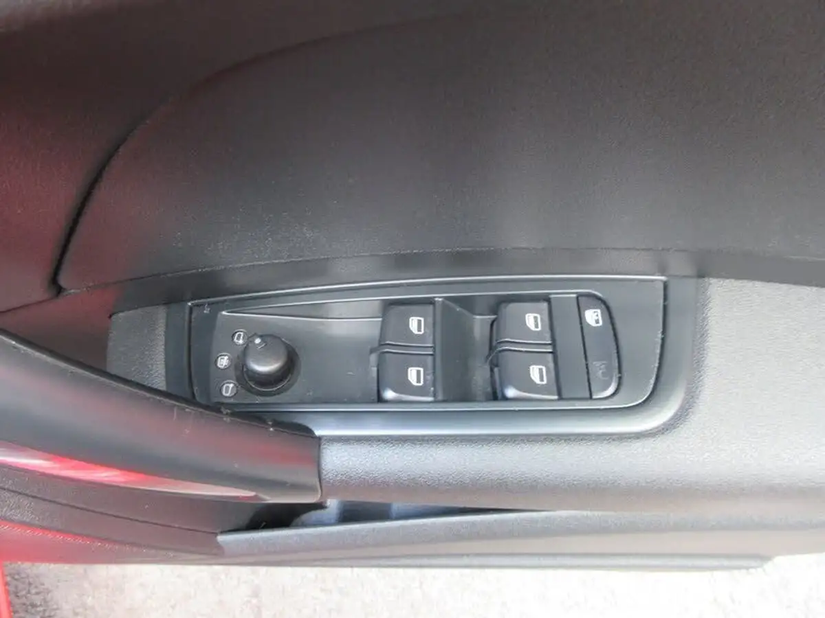 2012-audi-a1-14-tfsi-sportback-5d-s-tronic-big-8