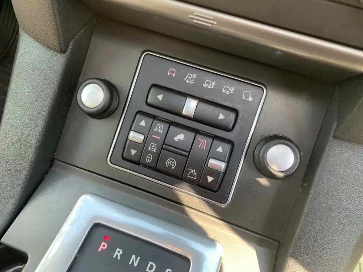 2015-land-rover-discovery-4-30-sd-v6-hse-big-21