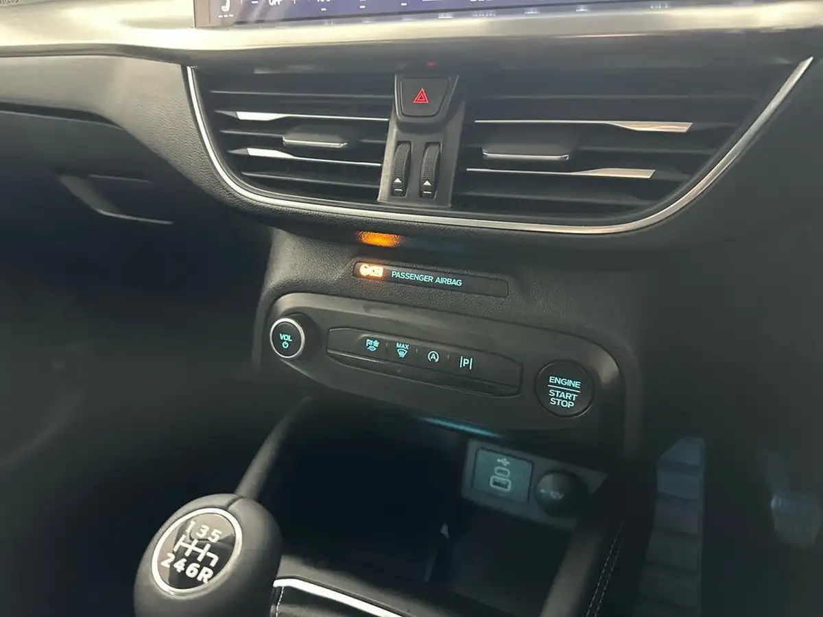 2022-ford-focus-10t-titanium-vignale-125ps-hatchback-big-21