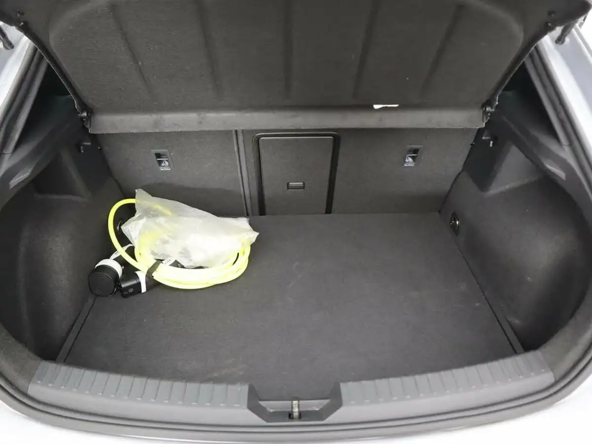 2021-seat-leon-14-e-hybrid-fr-sport-hatchback-big-6