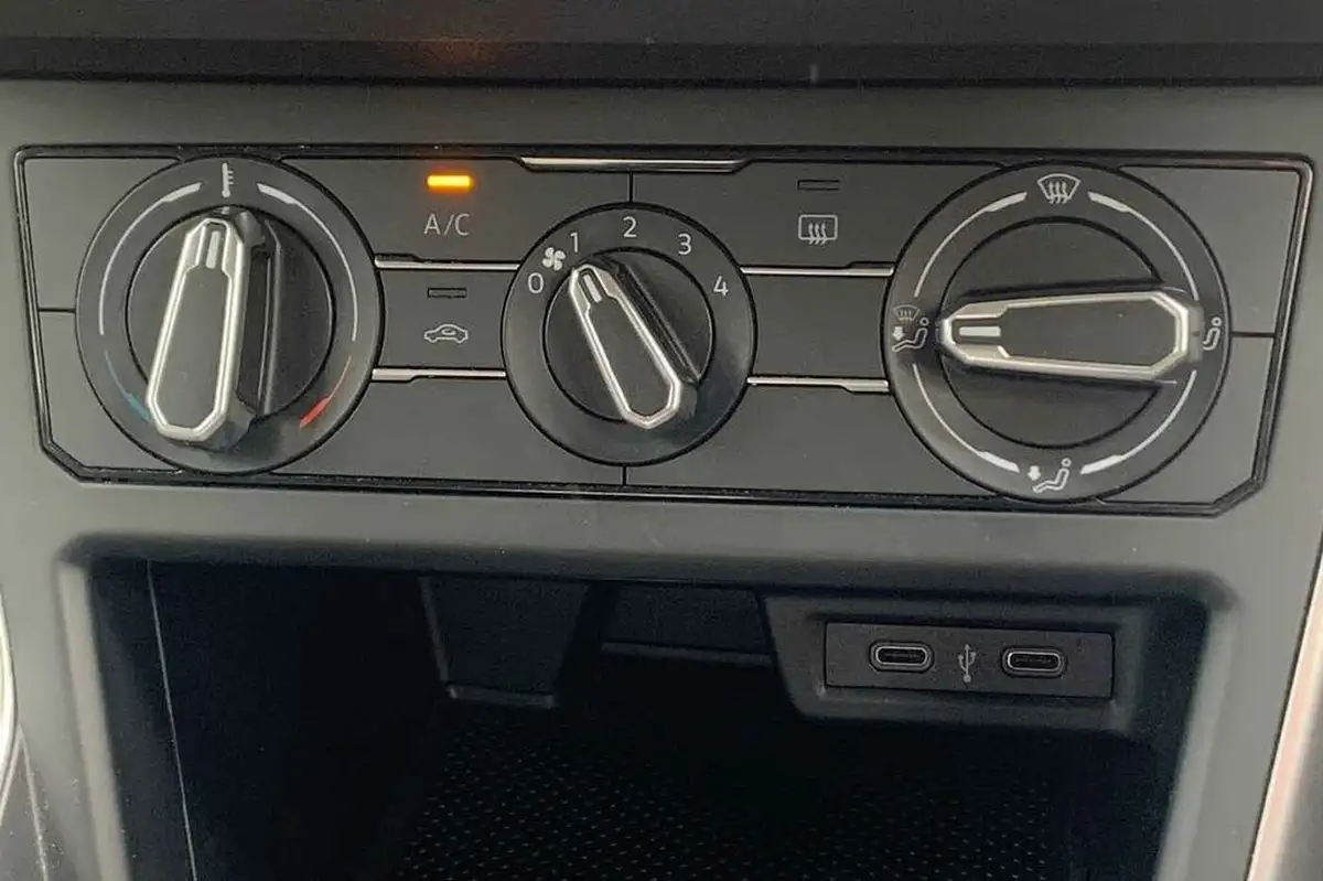 2022-volkswagen-polo-10-tsi-life-dsg-big-24