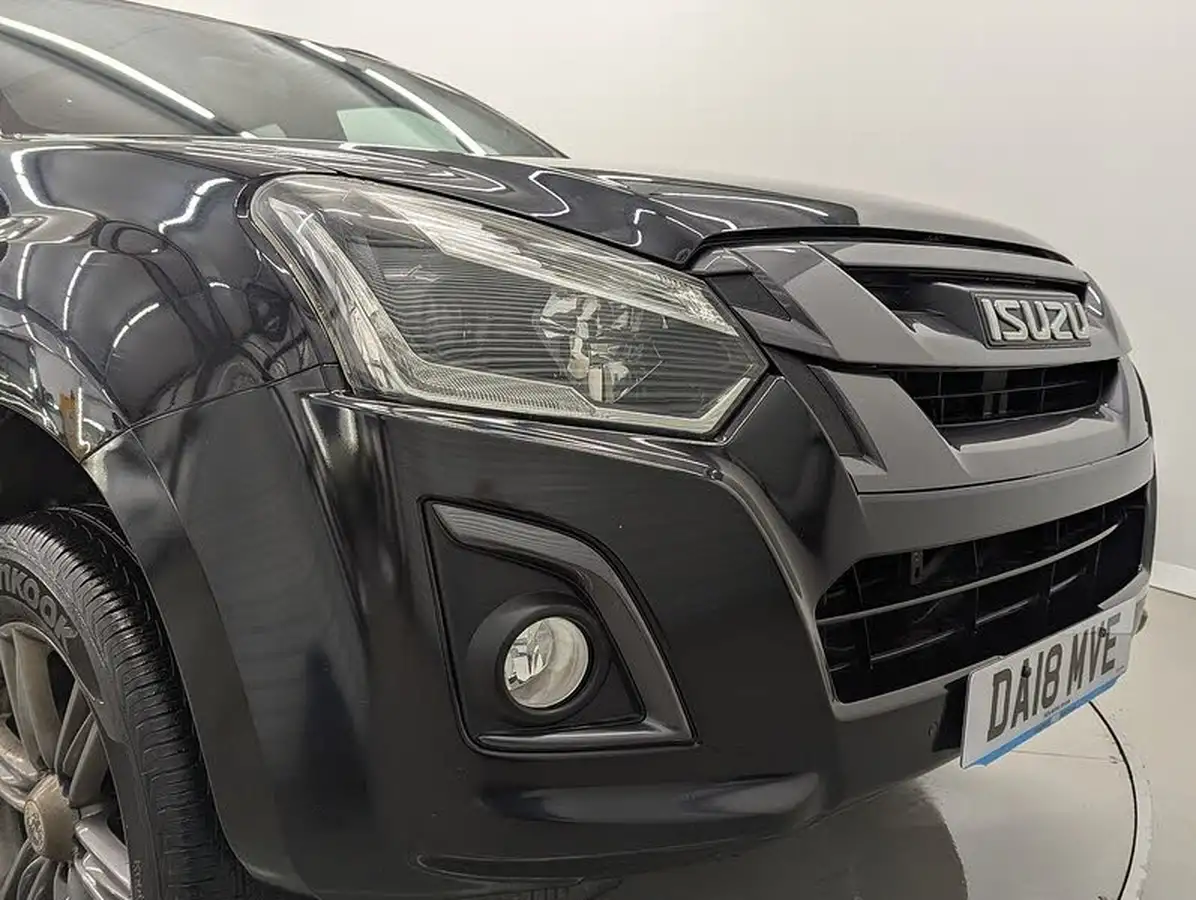 2018-isuzu-d-max-19td-blade-big-9
