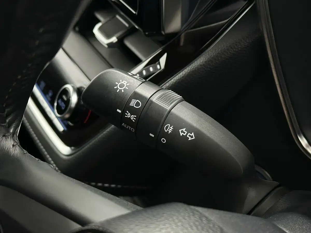 2019-toyota-corolla-18-vvt-i-icon-spare-wheel-hatchback-5d-big-11