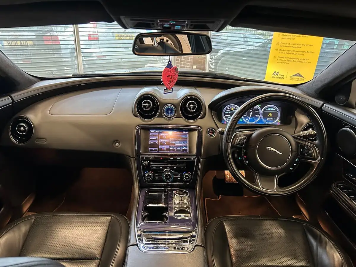2012-jaguar-xj-series-30td-xj-portfolio-swb-ss-big-20
