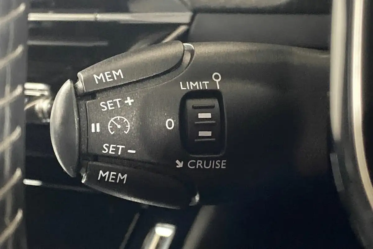 2021-peugeot-2008-suv-12-puretech-allure-130bhp-eat8-big-33