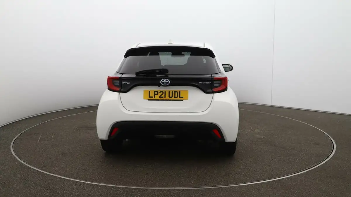 2021-toyota-yaris-15-vvt-i-design-big-51