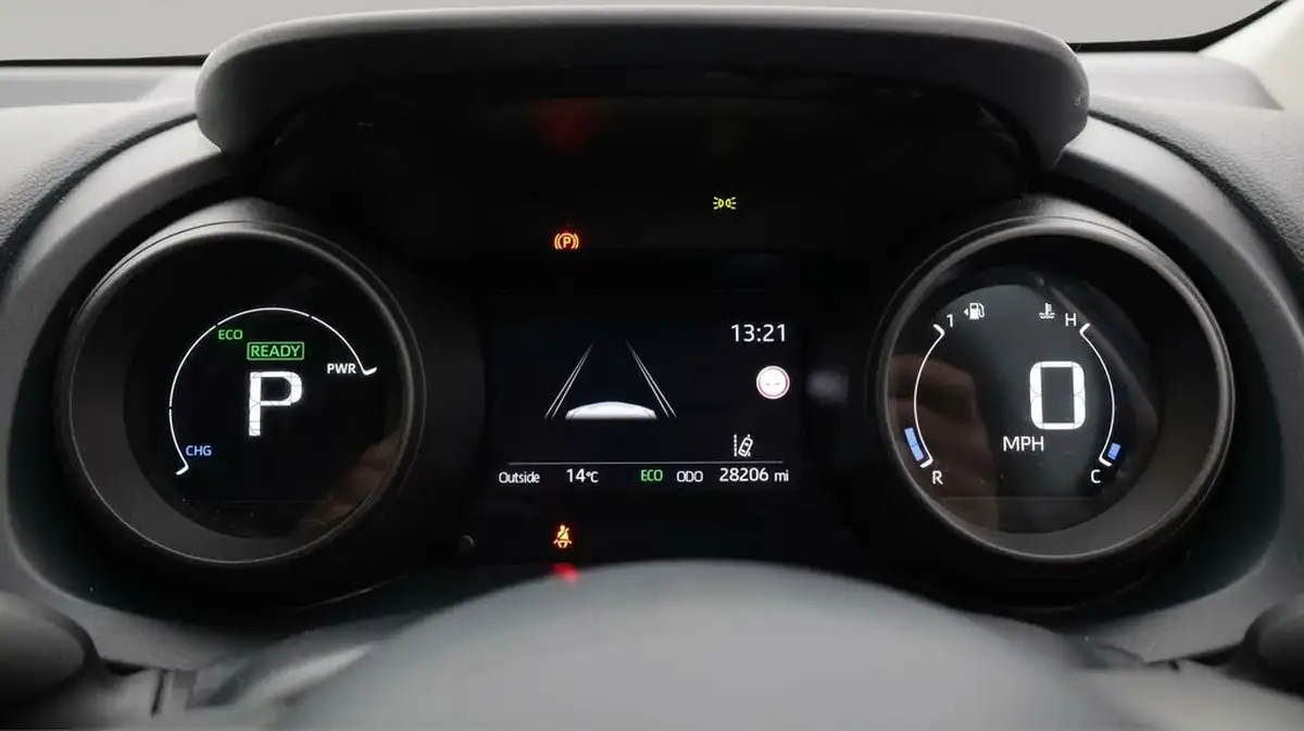 2021-toyota-yaris-15-vvt-i-design-big-10
