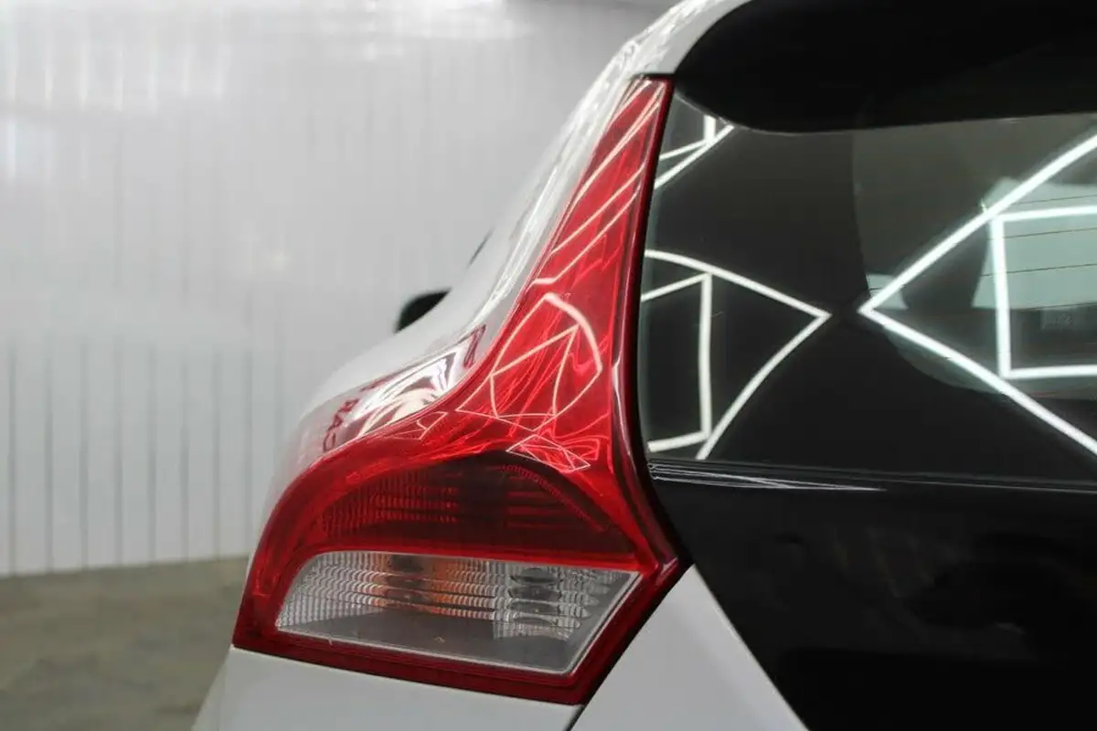 2013-volvo-v40-16-t2-es-big-11